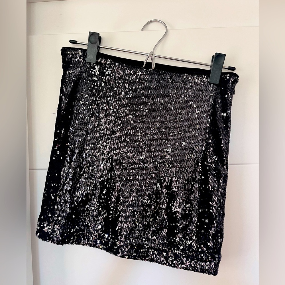 Forever 21 black sequin mini skirt size small